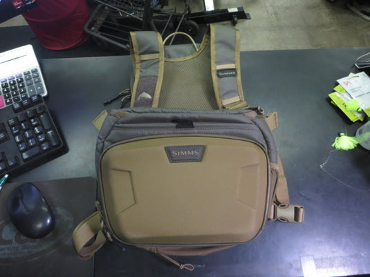 Used Simms Headwaters Fly Fishing Chest Pack with Hydration Bladder Pocket