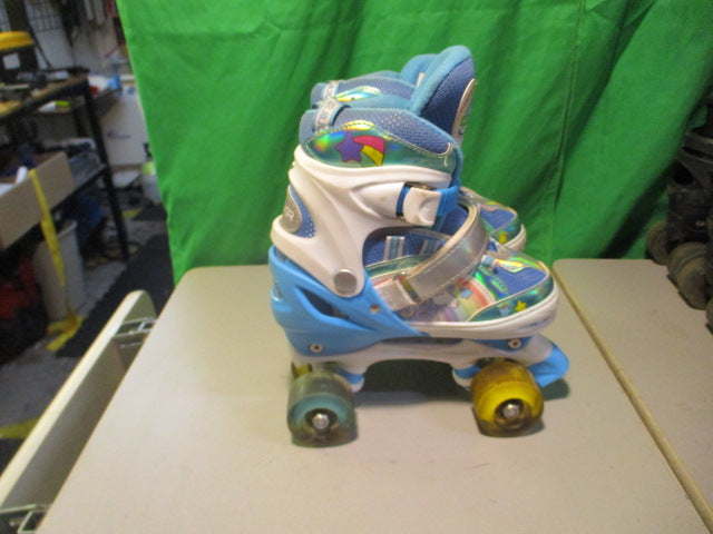 Load image into Gallery viewer, Used 4-Pejiijar Size 1-4 Quad Roller Skates
