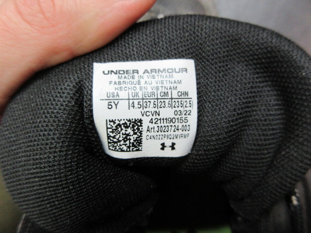 Load image into Gallery viewer, Used Under Armour Highlight Franchise Football Cleats - Size Youth 5
