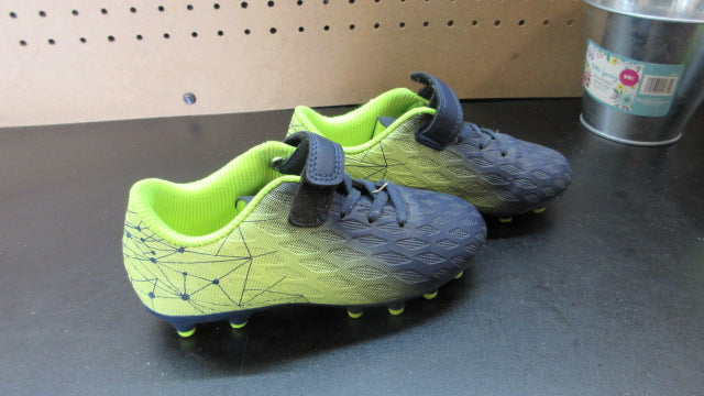 Load image into Gallery viewer, Used Deja Tu Huella Soccer Cleats - Size Youth 12

