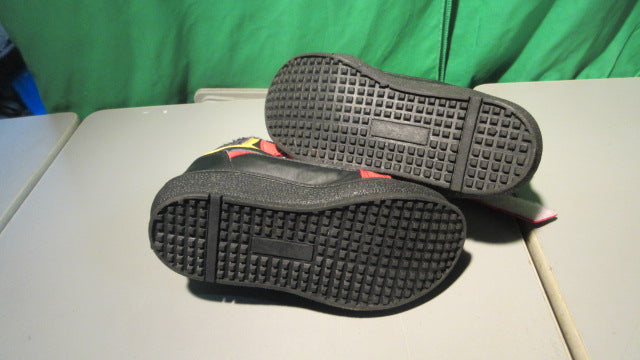Load image into Gallery viewer, Used Quickshark Youth Winter Boots Size 13 Youth
