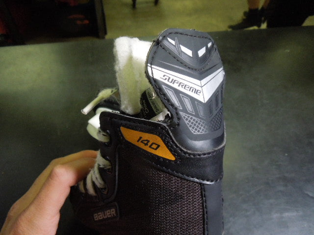 Load image into Gallery viewer, Used Bauer Supreme 140 Youth Hockey Skates Size Y08
