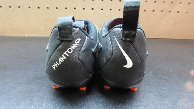 Load image into Gallery viewer, Used Nike Phantom Soccer Cleats - Size Youth 2.5
