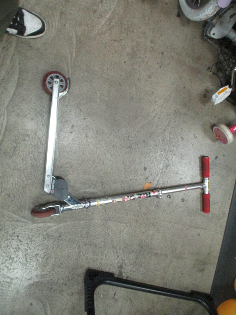 Load image into Gallery viewer, Used Razor Folding Kids Scooter
