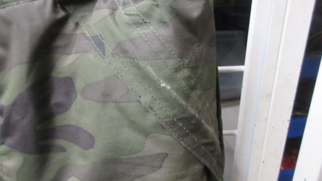 Load image into Gallery viewer, Used Sportcaster Camo Snow Pants Youth Size Large (16/18) - small wear
