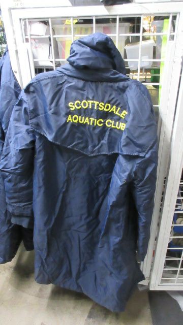 Load image into Gallery viewer, Used Arena Scottsdale Aquatic Club Swim Parka Adult Size Small
