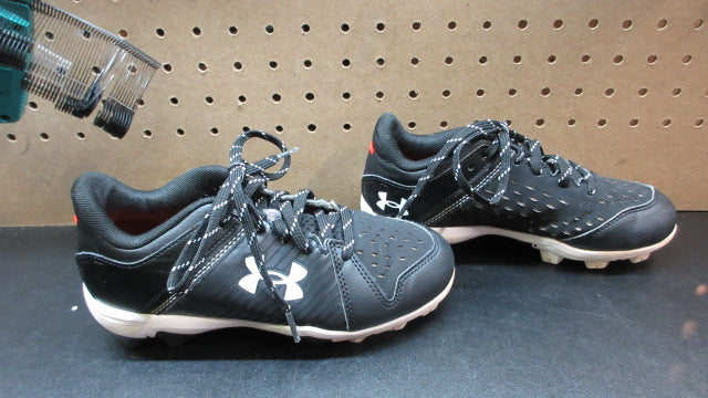 Load image into Gallery viewer, Used Under Armour Leadoff Baseball Cleats - Size Youth 2
