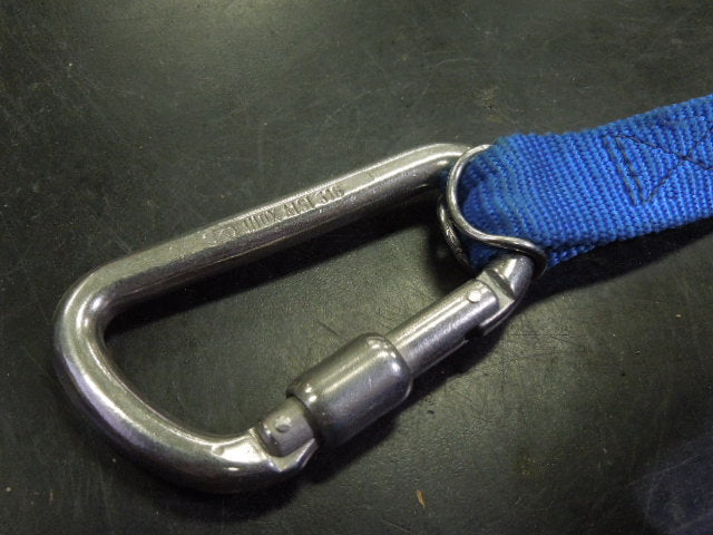 Load image into Gallery viewer, Used Marine Grade D typ Slip Lock Carabiner with Nylon Rope Connected
