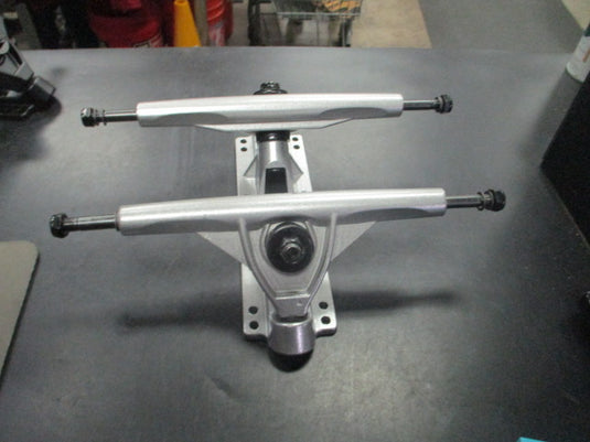 New SKATEBOARD TRUCKS Set of 2 Silver