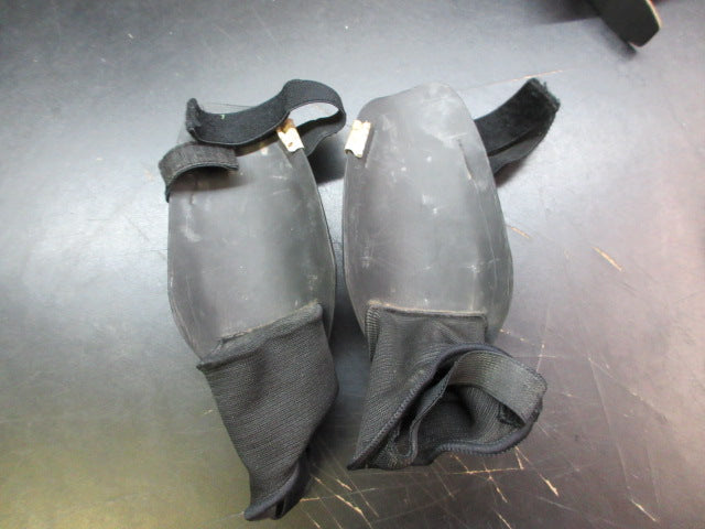 Load image into Gallery viewer, Used Nike Soccer Shin Guards - Size Youth Medium
