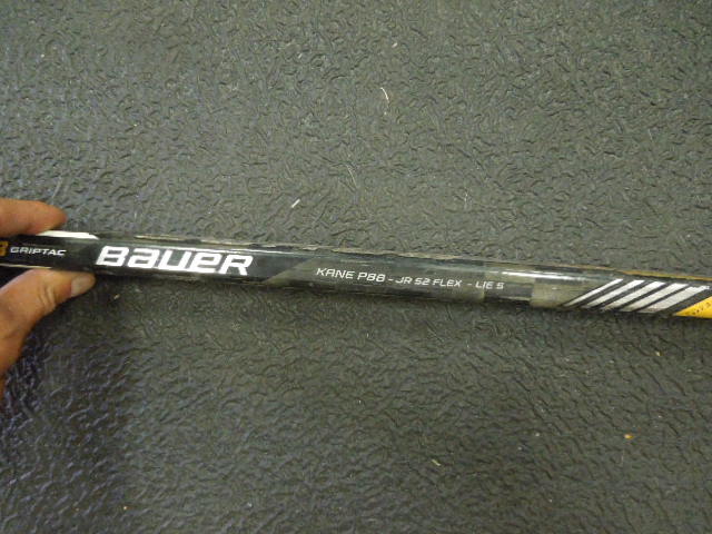 Load image into Gallery viewer, Used Bauer Supreme TotalOne MX3 Supreme Right Hand Hockey Stick 52 Flex

