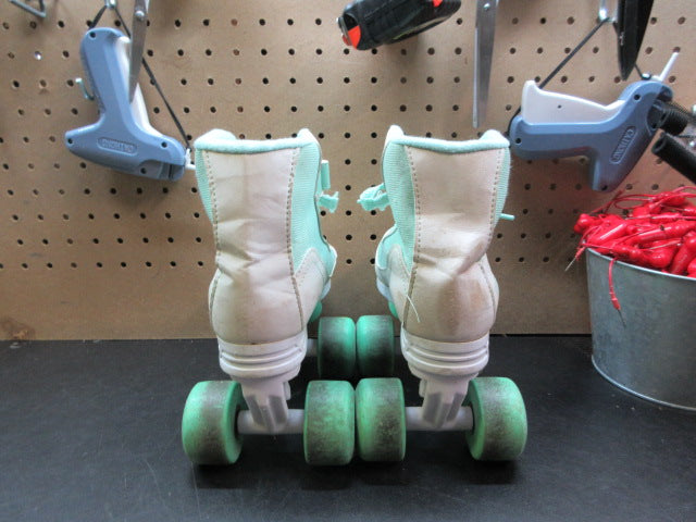 Load image into Gallery viewer, Used Roller Derby FireStar Roller Skates - Size Youth 2

