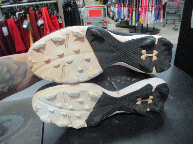 Load image into Gallery viewer, Used Under Armour Leadoff Size Youth 5.5 Cleats
