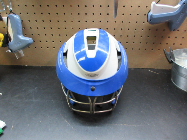 Load image into Gallery viewer, Used Cascade LX Womens Lacrosse Helmet
