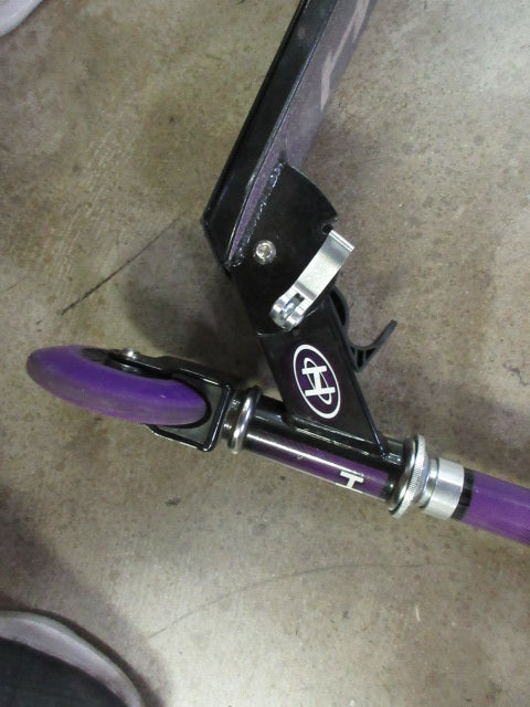 Load image into Gallery viewer, Used Halo Folding Kids SCOOTER
