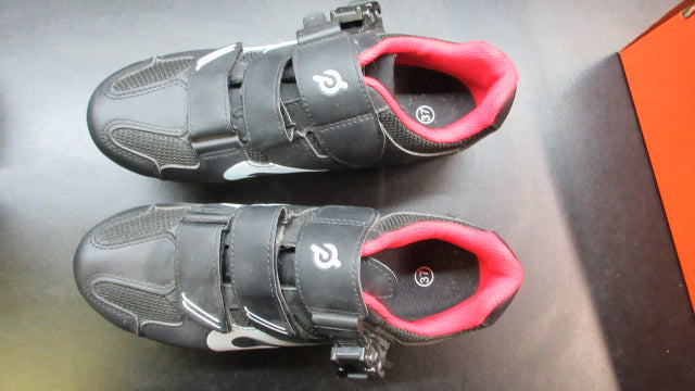 Load image into Gallery viewer, Used Peloton Spin Bike Shoes Size 37 Womens 6.5
