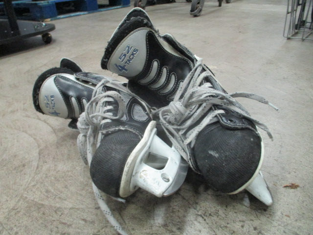 Load image into Gallery viewer, Used CCM Tacks 452 Hockey Skates Size 9
