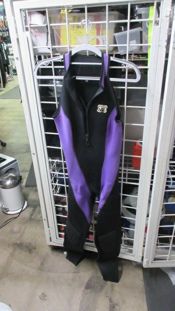Load image into Gallery viewer, Used Body Glove Bad Betty 2 Piece Wet Suit Womens Size 5/6
