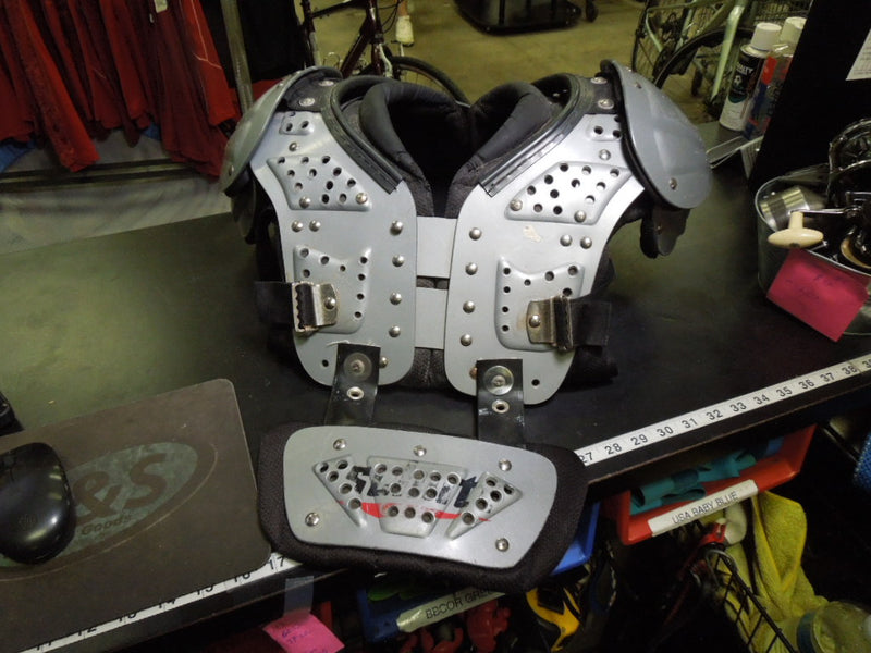 Load image into Gallery viewer, Heavy Use Schutt Y Flex 80005 Size Youth XL 15-16"
