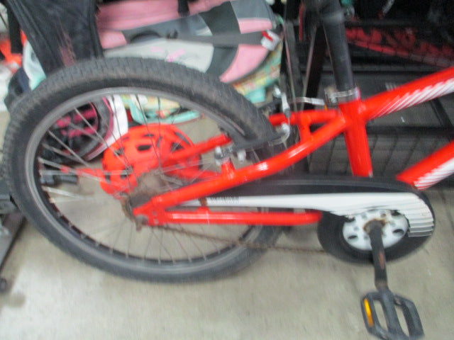 Load image into Gallery viewer, Used Specialized Hot Rock 20" Kids Bike (NEEDS BRAKES SERVICED)
