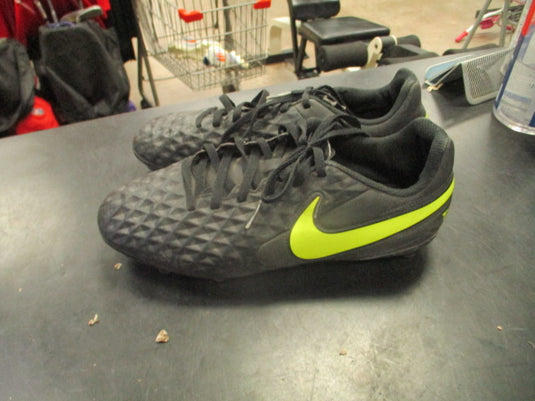 Used Nike Tempo Soccer Cleat Size 5Y