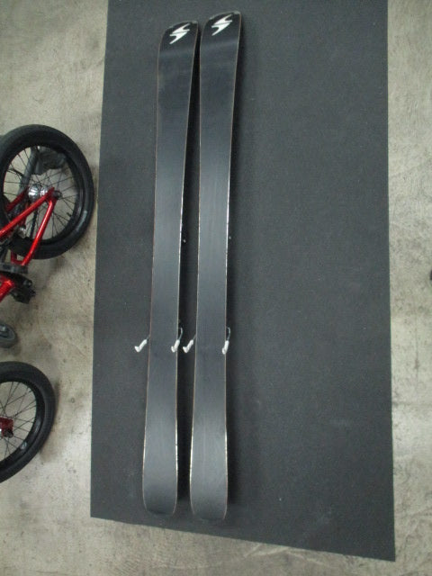 Load image into Gallery viewer, Used Blizzard Brahama 159cm Downhill Snow Skis
