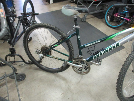 Used Boulder Giant 21 Speed Mountain Bicycle (Rip In Seat)