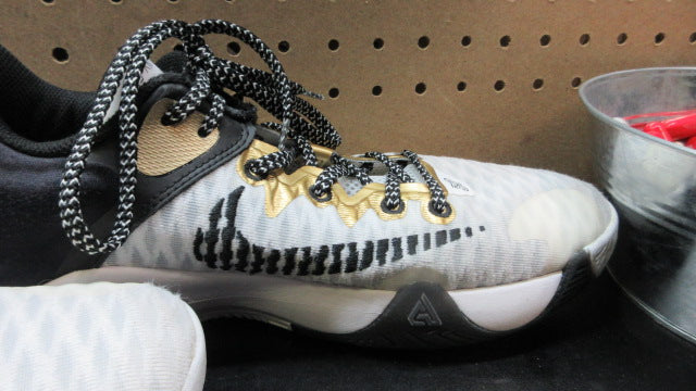 Load image into Gallery viewer, Used Nike Giannis Immortality Championship Sneakers - Size 9.5
