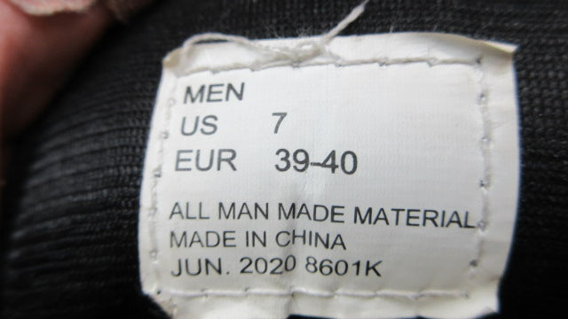 Load image into Gallery viewer, Used Chicago Professional Roller Skates - Size 7
