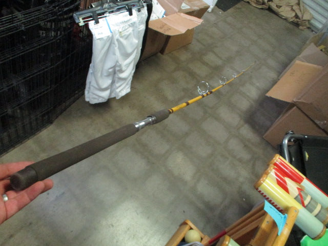 Load image into Gallery viewer, Used Eagle Claw Granger Ocean 9 Foot 2 Piece DEEP SEA POLE
