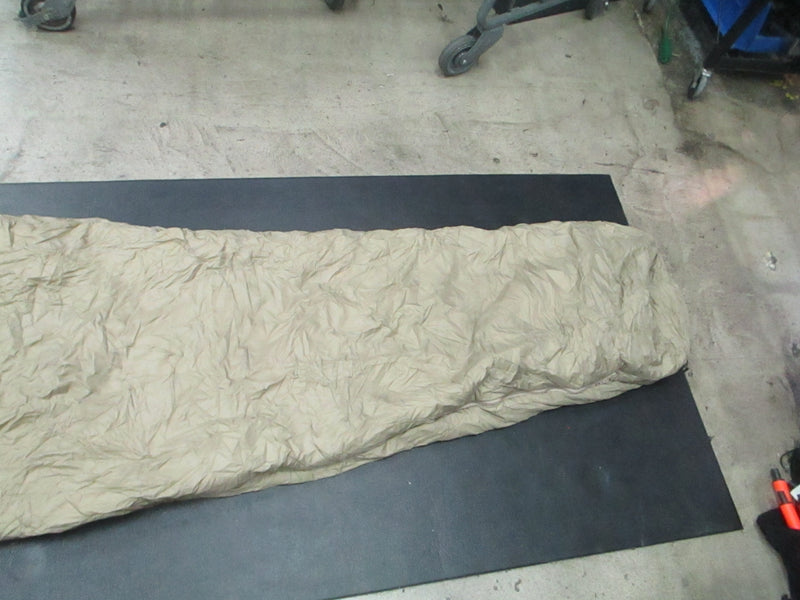 Load image into Gallery viewer, Used Sungpak 2 Deg Camping Sleeping Bag
