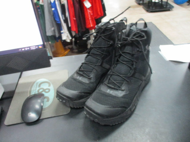 Load image into Gallery viewer, Used Under Armour Micro G Valsetz Zip Boots Size 10
