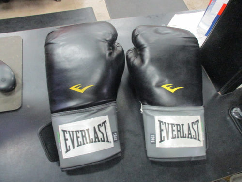 Used Everlast 16oz Boxing Gloves - Straps Have Wear