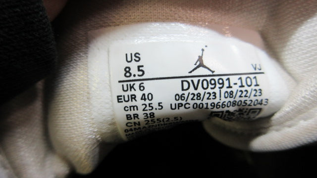 Load image into Gallery viewer, Used Nike Air Jordan 1 High Top - Size 8.5

