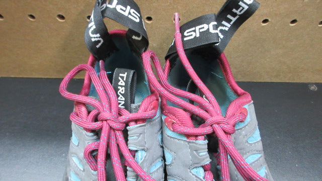 Load image into Gallery viewer, Used La Sportiva Women's Tarantulace Climbing Shoes - Size 6
