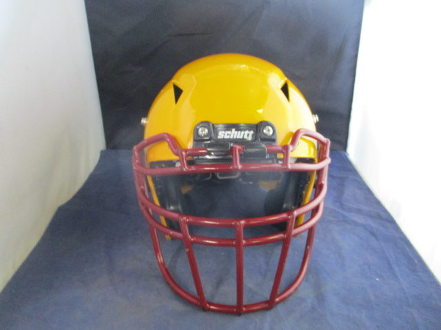 Load image into Gallery viewer, Used Schutt Vengeance A11 Youth Size Small - jawpads behind counter
