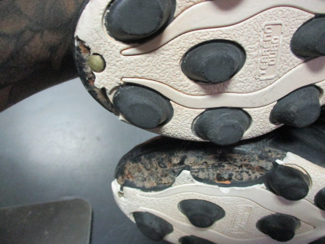 Load image into Gallery viewer, Used Adidas Size 5 Soccer Cleats - Has Wear
