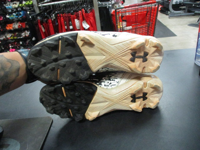 Load image into Gallery viewer, Used Under Armour Leadoff Size Youth 4 Cleats
