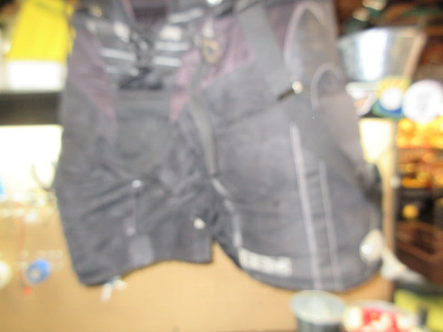 Load image into Gallery viewer, Used CCM Hockey Breezers - Adult

