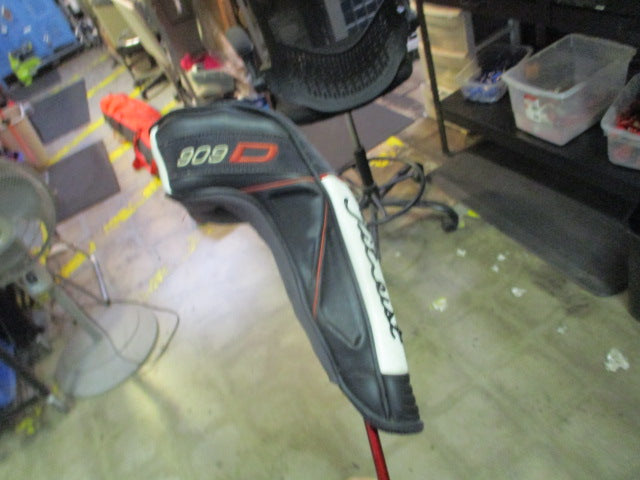 Load image into Gallery viewer, Used Titleist 909D RH 10.5 DEG Stiff Flex Driver Includes Head Cover
