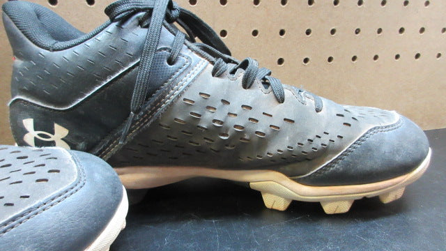 Load image into Gallery viewer, Used Under Armour Leadoff Baseball Cleats - Size 8
