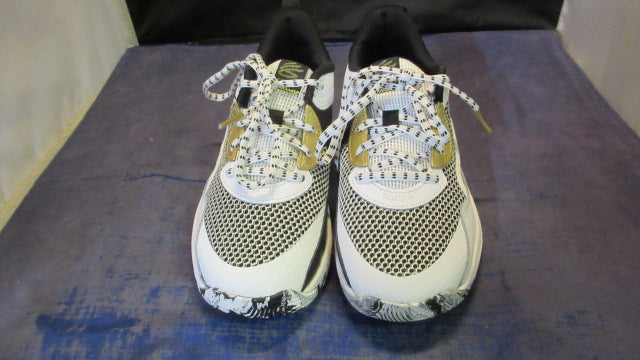 Load image into Gallery viewer, Under Armour Curry 3Z 24 Basketball Shoes Youth Size 2 - Like New
