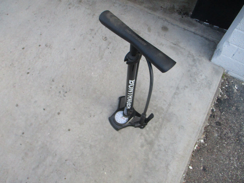 Load image into Gallery viewer, Used Bontrager Charger Floor Pump
