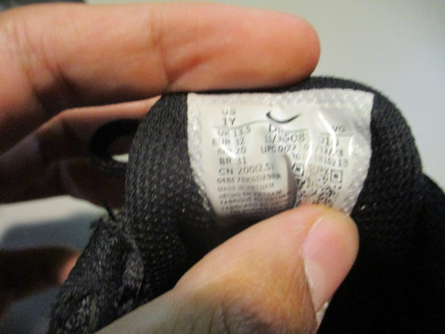 Load image into Gallery viewer, Used Nike Vapor Size Youth Size 1 Cleats

