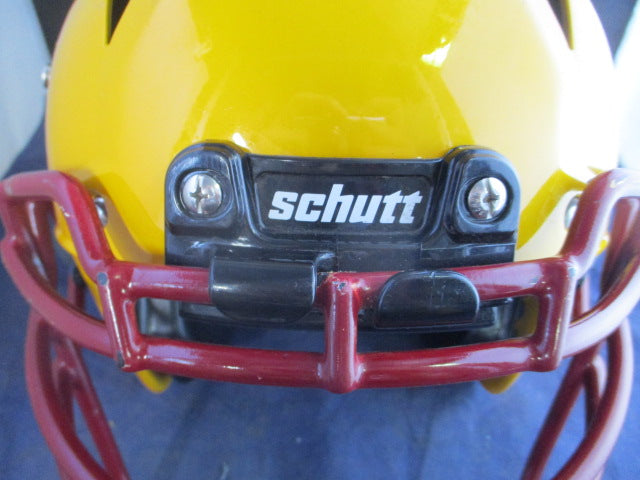 Load image into Gallery viewer, Used Schutt Vengeance A11 Youth Size Small - jawpads behind counter
