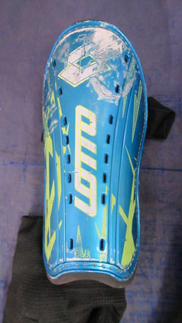 Load image into Gallery viewer, Used Lotto Shin Guards Size Youth - scratches
