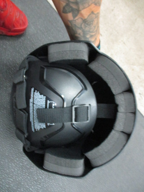 Load image into Gallery viewer, Easton Black Magic 2.0 Size Small 6 1/8 - 7 Catchers Helmet - Open Box
