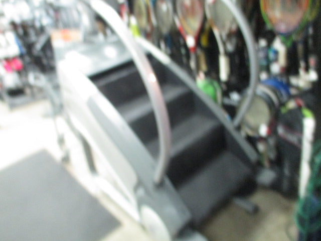 Load image into Gallery viewer, Used StairMaster SM5 StepMill  w/10&quot; Touch Screen
