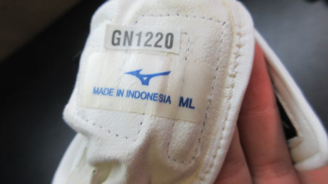 Load image into Gallery viewer, Used Mizuno Elite Golf Glove - LH - Size M/L
