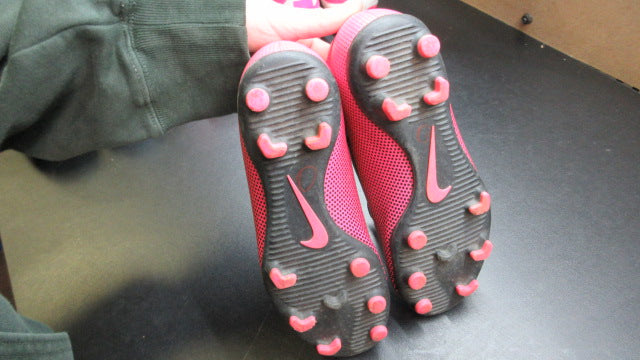 Load image into Gallery viewer, Used Nike Bravata 11 Soccer Cleats - Size Youth 1.5
